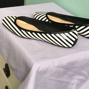 🌈🌈 Kate Spade Like New ballerina flats size 7 m black / white striped